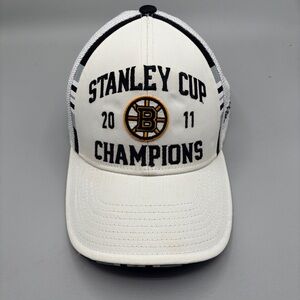 Reebok 2011 BOSTON BRUINS Stanley Cup NHL Fitted Hat White Center Ice Collection